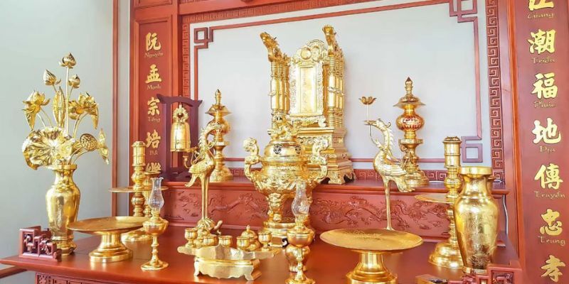 Đỉnh – hạc – nến dát vàng dùng cho bàn thờ