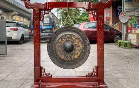 Cách treo chiêng đồng chuẩn phong thủy tránh đại kỵ