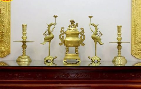Đồ thờ bằng đồng hợp với tuổi nào trong thờ cúng gia tiên.