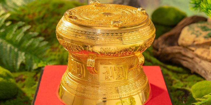 Quả trống đồng giả cổ trang trí phòng khách.