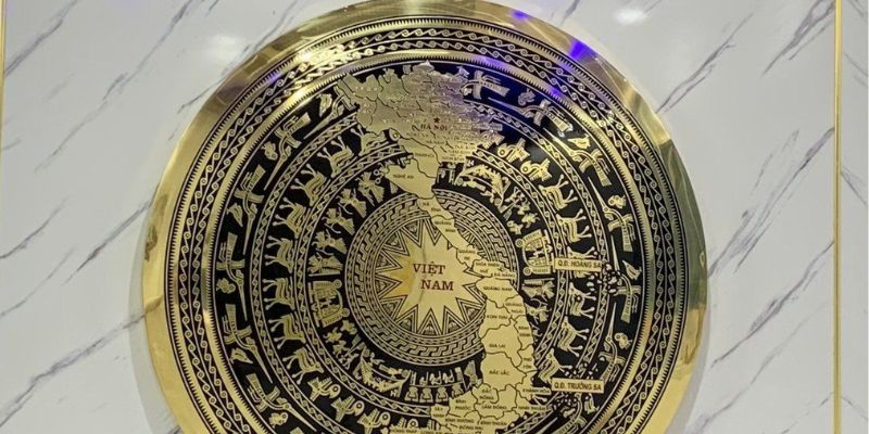 Mặt trống đồng nghệ thuật mang bản sắc Việt.