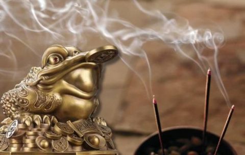 Không nên đặt cóc ngậm đồng tiền ở nơi ô uế.