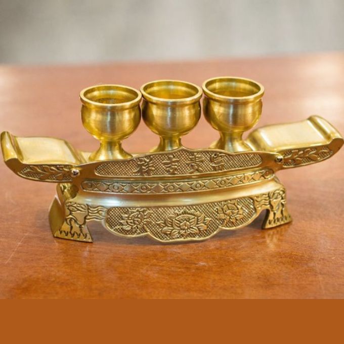 Bộ Ngai 3 chén đồng vàng cao cấp | Kích thước 23cm x 10cm