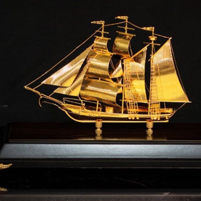 Mô hình thuyền buồm mạ vàng 18k | Kích thước 31x12x22cm
