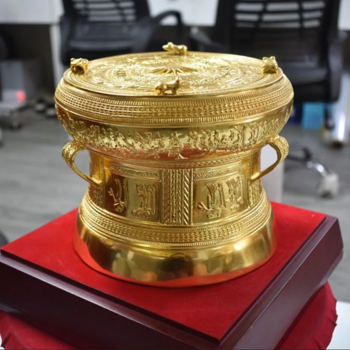 Trống đồng dát vàng 24K – Quà tặng sếp cao cấp
