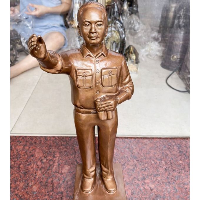 Tượng đại tướng võ nguyên giáp vẫy tay – Cao 40cm